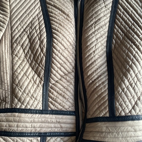 Ladies Burberry jacket - Picture 7 of 10